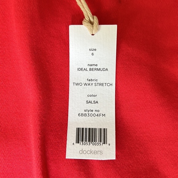 NWT Dockers Ideal Bermuda Woman’s Shorts Size 6 - Picture 3 of 15